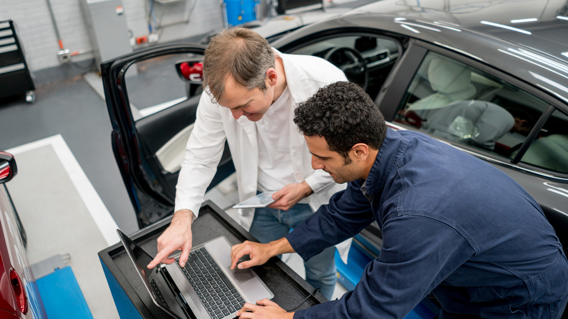 A team of certified technicians and integrators who know your vehicles like the back of their hand