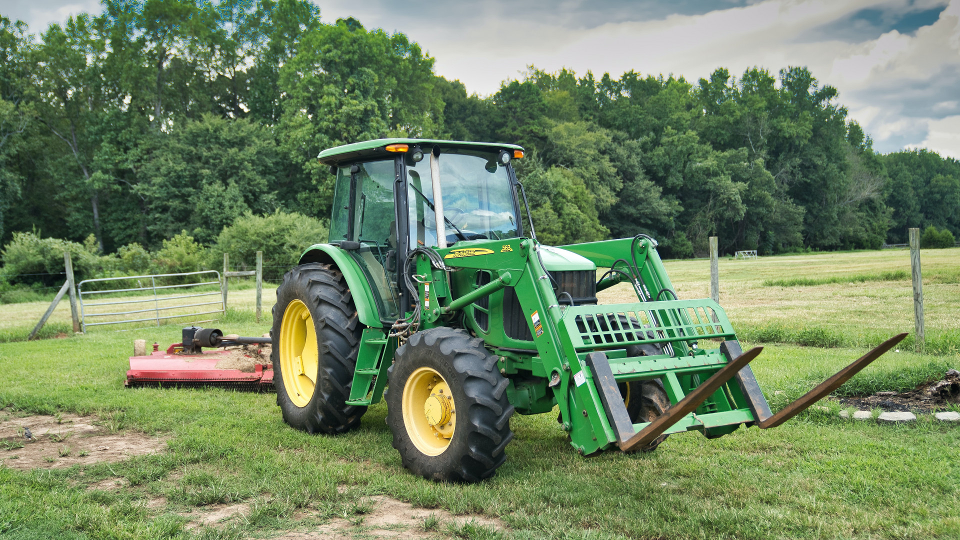 An offer of adapted services for agricultural machinery